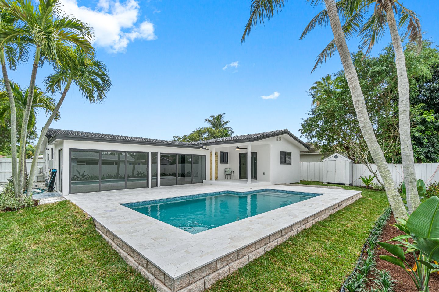 Emerald Isle pool deck-1